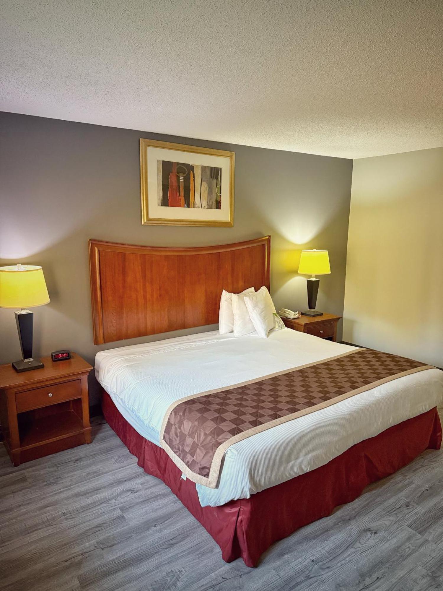Lake Tree Inn & Suites マリオン エクステリア 写真