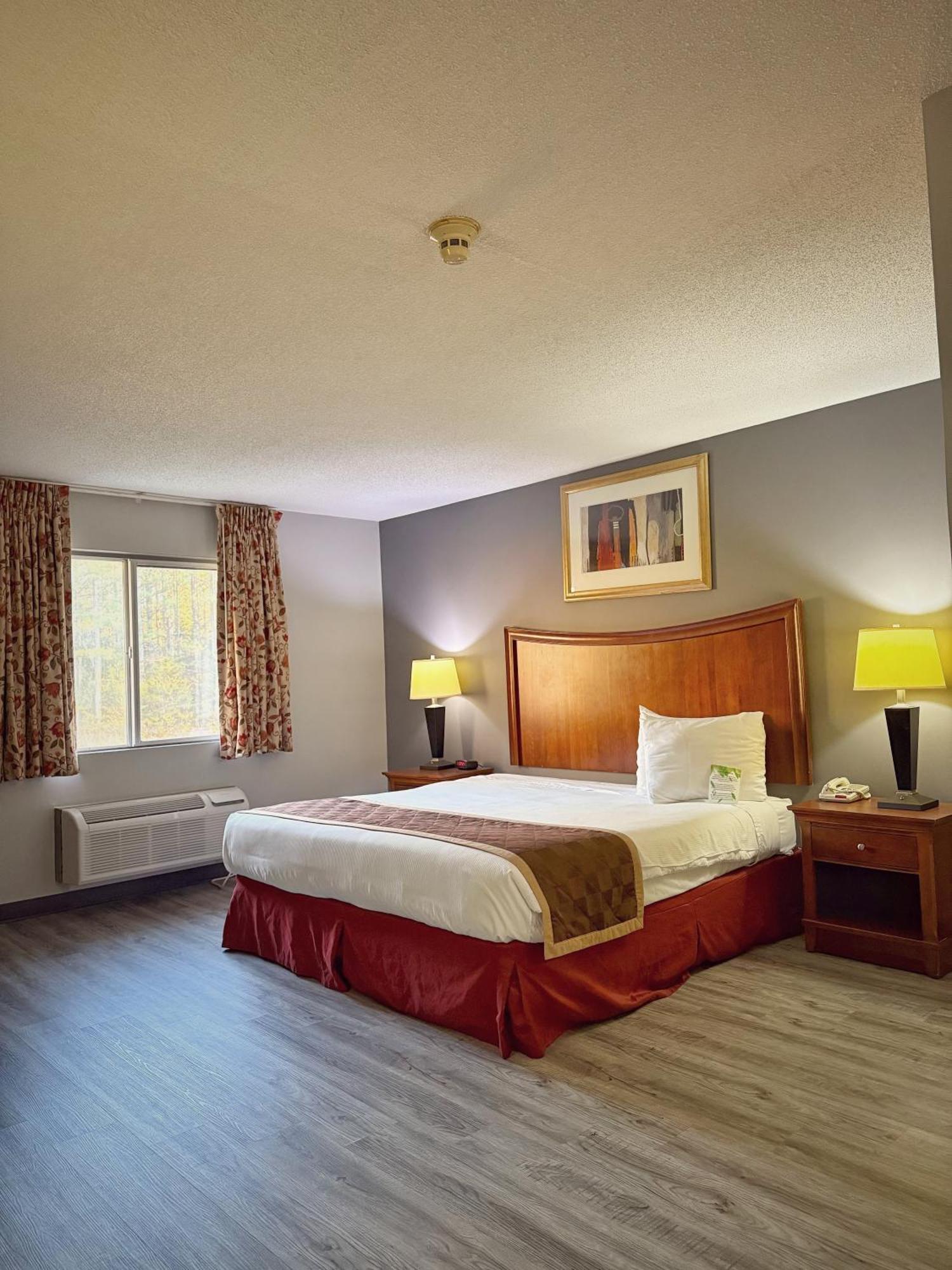 Lake Tree Inn & Suites マリオン エクステリア 写真