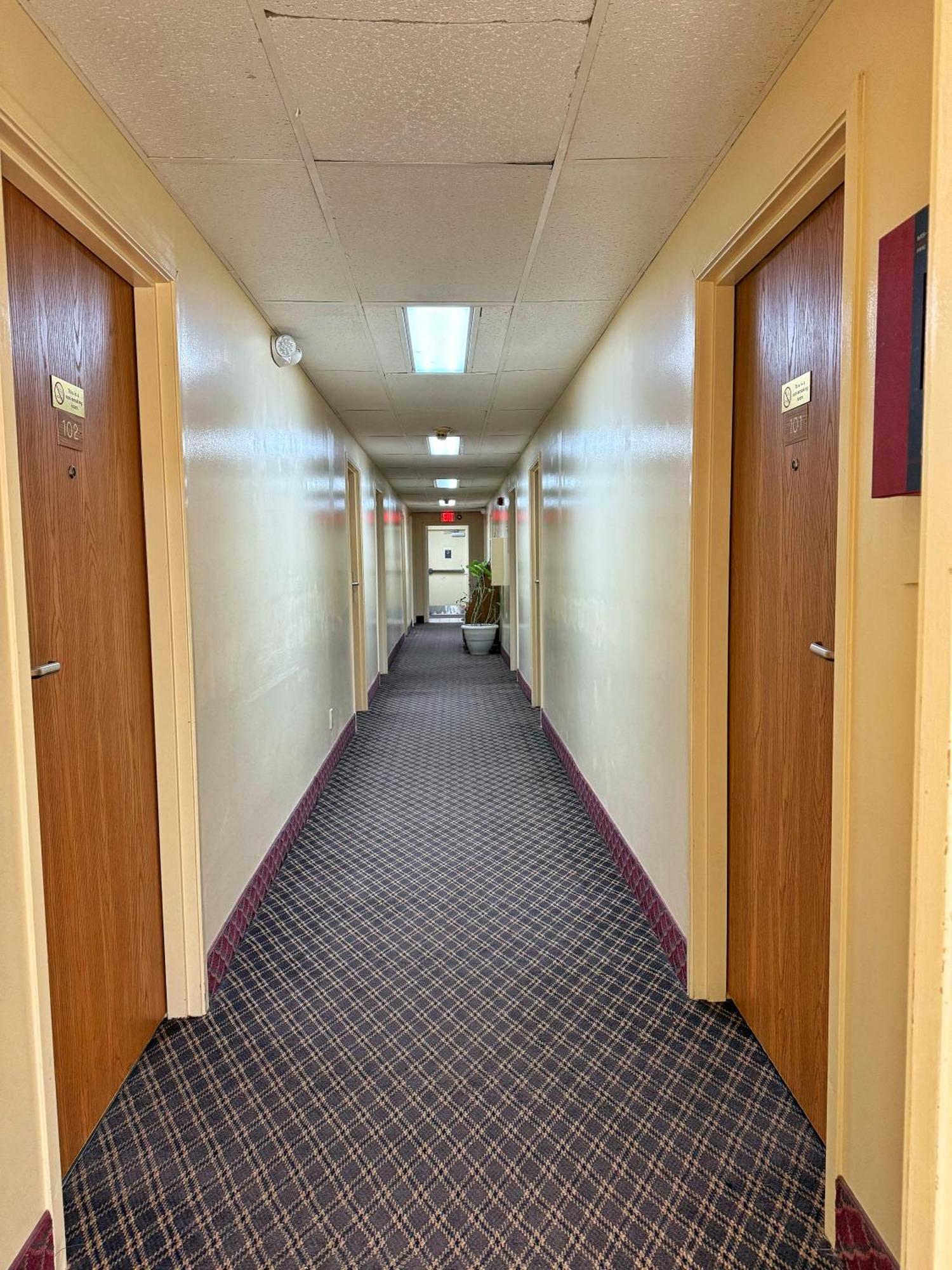 Lake Tree Inn & Suites マリオン エクステリア 写真