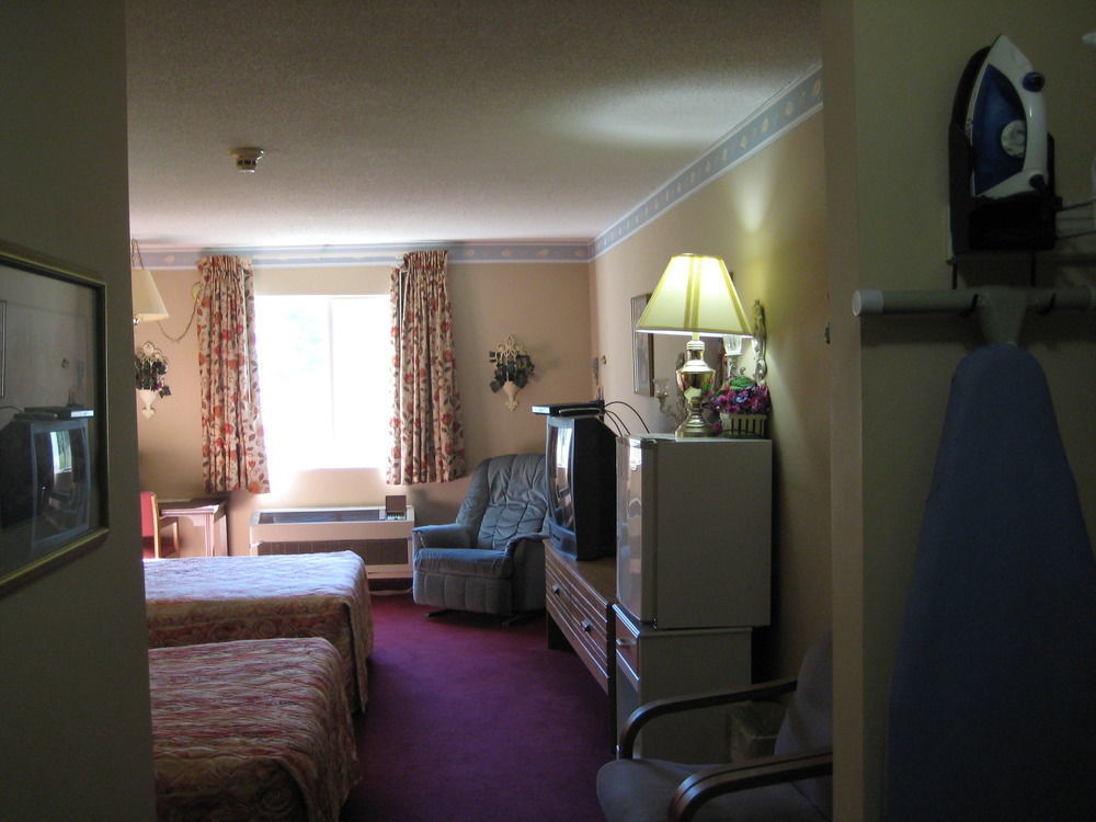 Lake Tree Inn & Suites マリオン エクステリア 写真
