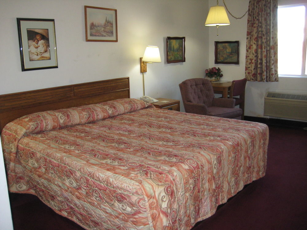 Lake Tree Inn & Suites マリオン エクステリア 写真