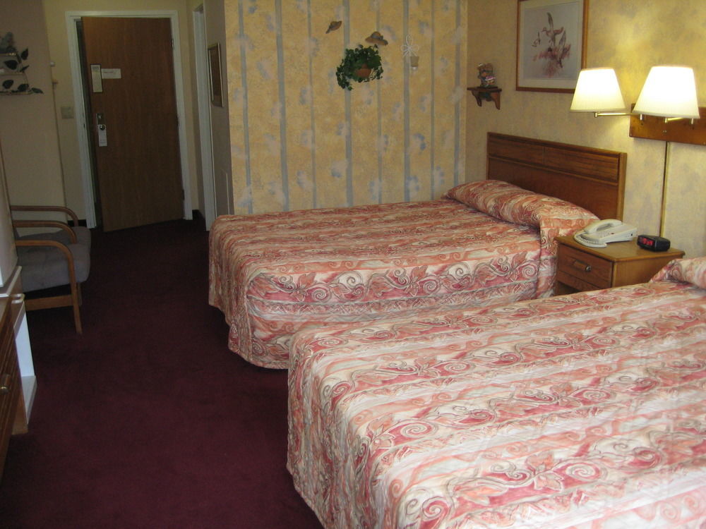 Lake Tree Inn & Suites マリオン エクステリア 写真