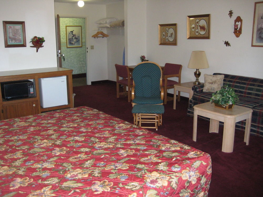 Lake Tree Inn & Suites マリオン エクステリア 写真
